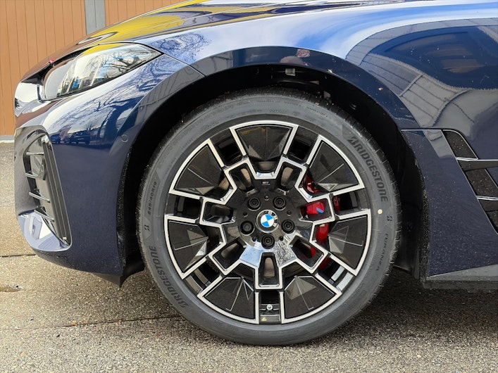 Vehicle image BMW i4