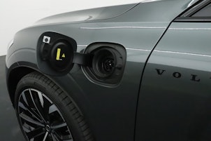 Vehicle image VOLVO XC60 2.0 T8 TE Ultra Dark eAWD