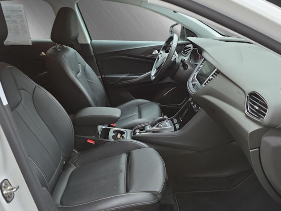 Vehicle image 14 Vehicle image 14