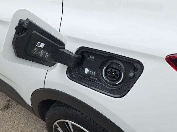 Vehicle image 17 Vehicle image 17