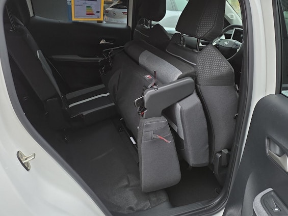 Vehicle image 19 Vehicle image 19