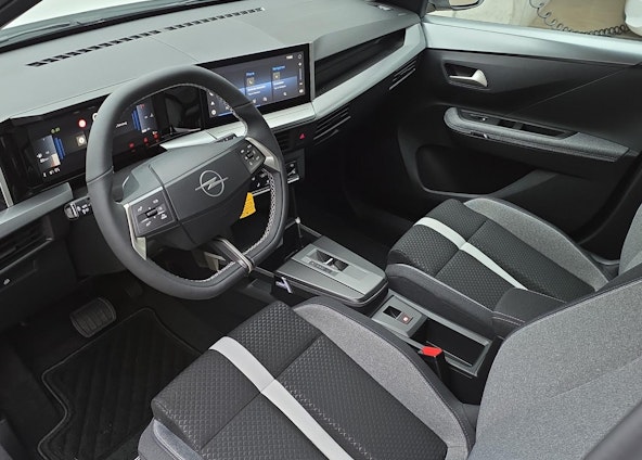 Vehicle image 15 Vehicle image 15