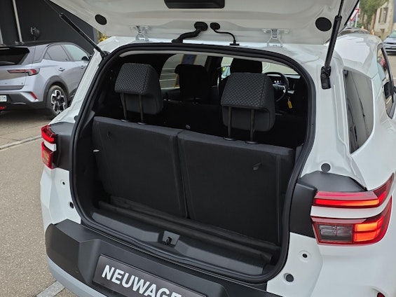 Vehicle image 17 Vehicle image 17