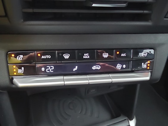 Vehicle image 25 Vehicle image 25