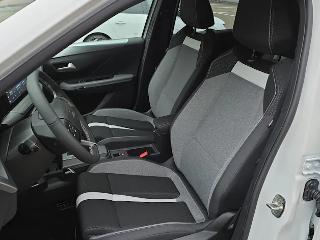 Opel Frontera 1.2 T HEV 145 GS 7-Sitzplätzer