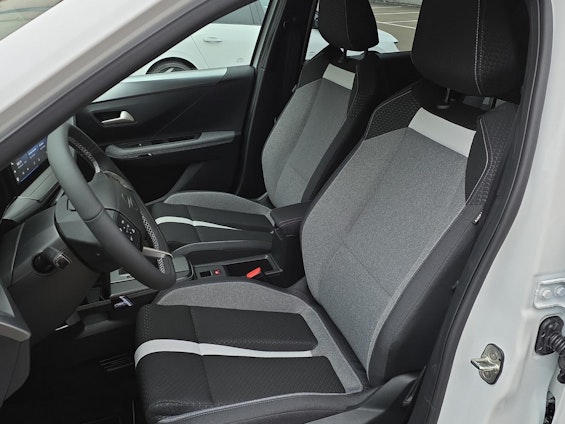 Vehicle image 16 Vehicle image 16