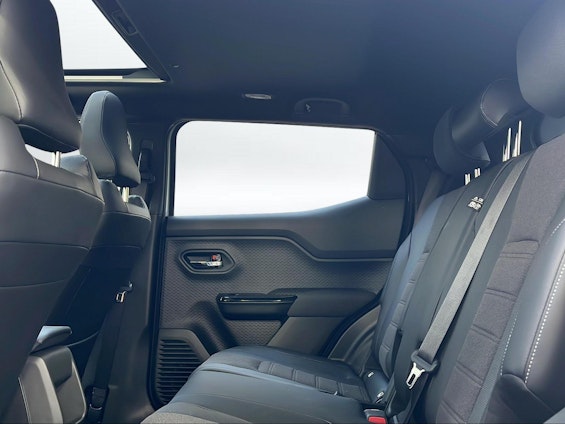 Vehicle image 9 Vehicle image 9