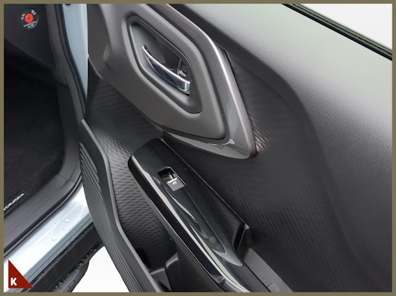 Vehicle image 16 Vehicle image 16