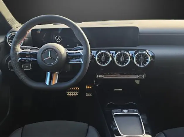 Mercedes-Benz A 200 7G-DCT