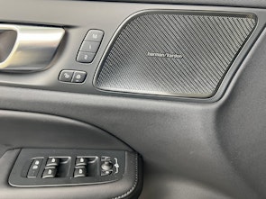 Vehicle image VOLVO V60 2.0 T8 TE Ultra Dark for Business eAWD