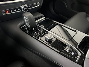 Vehicle image VOLVO V60 2.0 T8 TE Ultra Dark for Business eAWD