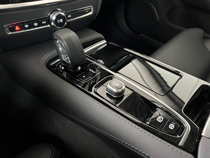 Vehicle image VOLVO V60