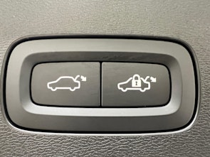 Vehicle image VOLVO V60 2.0 T8 TE Ultra Dark for Business eAWD