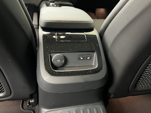 Vehicle image VOLVO V60 2.0 T8 TE Ultra Dark for Business eAWD