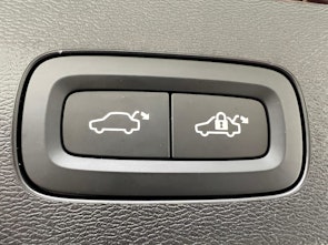 Vehicle image VOLVO V60 2.0 T8 TE Ultra Dark for Business eAWD