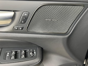 Vehicle image VOLVO V60 2.0 T8 TE Ultra Dark for Business eAWD