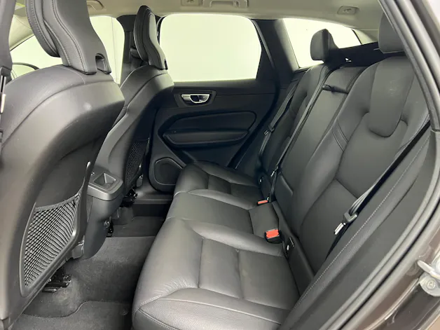 Volvo XC60 2.0 B4 MH Core AWD / ab 3,99% Leasing bei Abschluss einer Protect Autoversicherung