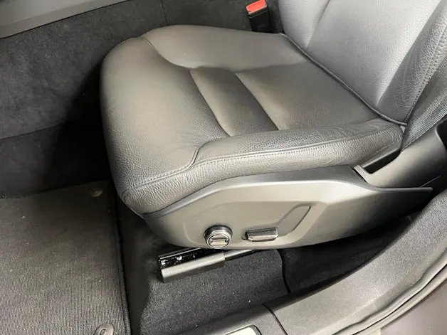 Volvo XC60 2.0 B4 MH Core AWD / ab 3,99% Leasing bei Abschluss einer Protect Autoversicherung