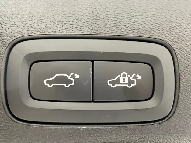 Volvo XC60 2.0 B4 MH Core AWD / ab 3,99% Leasing bei Abschluss einer Protect Autoversicherung