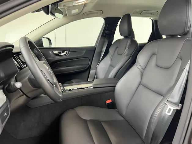 Volvo XC60 2.0 B4 MH Core AWD / ab 3,99% Leasing bei Abschluss einer Protect Autoversicherung