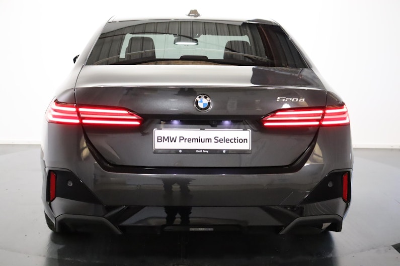 Vehicle image BMW 5 SERIES