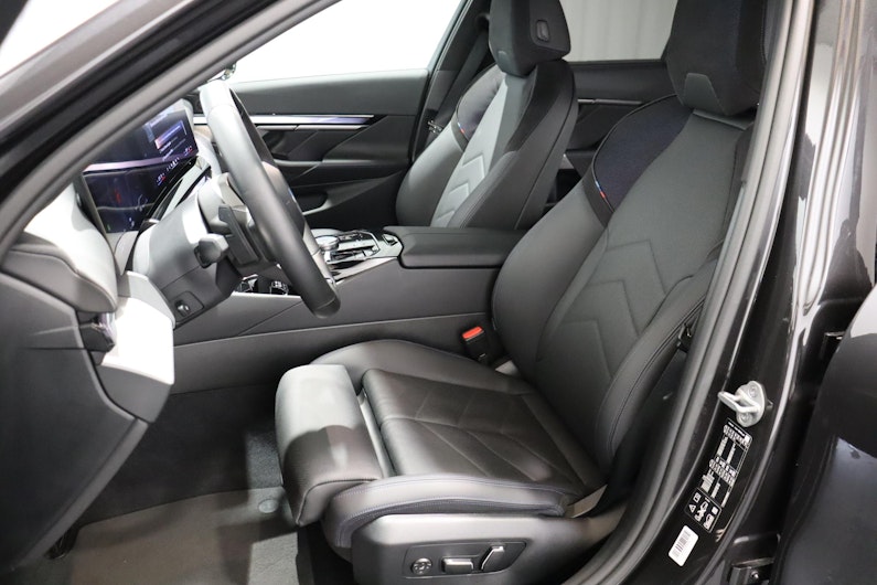 Vehicle image BMW 5 SERIES