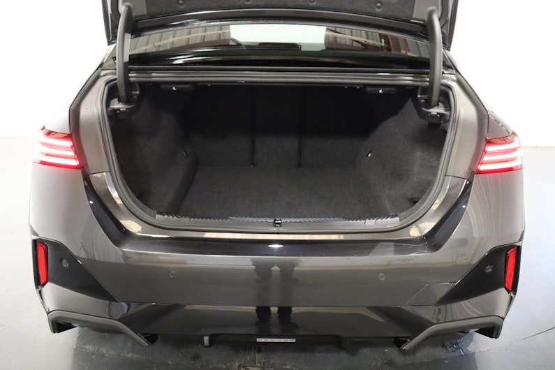 Vehicle image BMW 5 SERIES