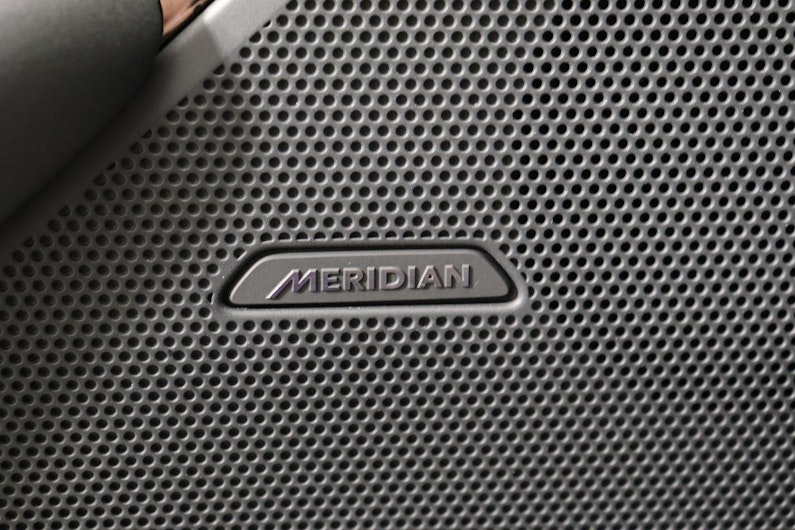 Vehicle image LAND ROVER RANGE ROVER VELAR