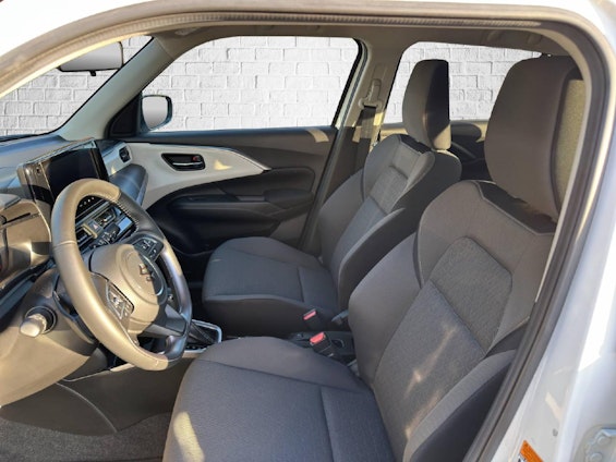 Vehicle image 6 Vehicle image 6