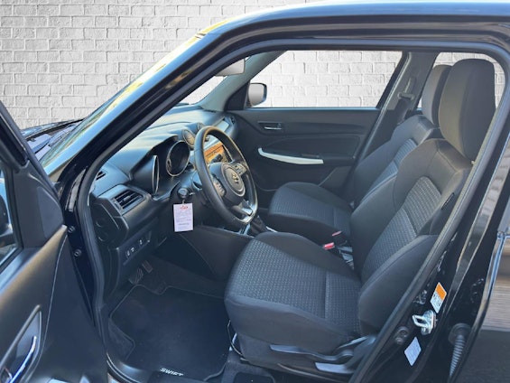 Vehicle image 6 Vehicle image 6