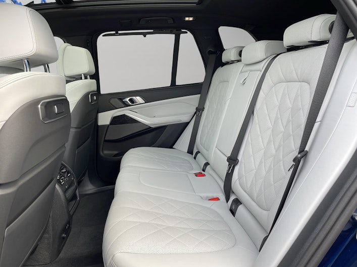 Vehicle image BMW X5