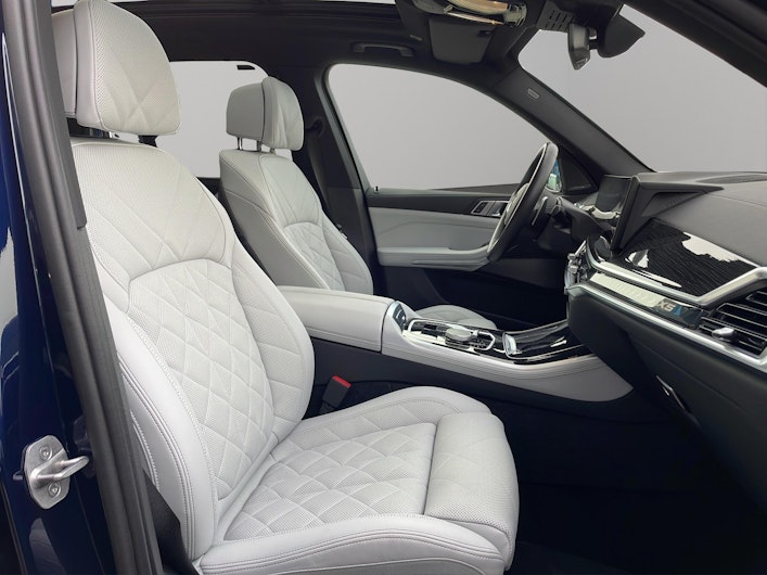 Vehicle image BMW X5