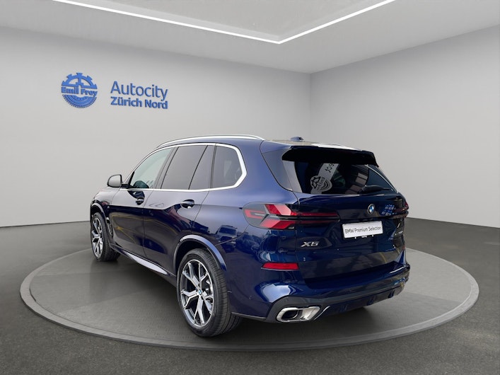 Vehicle image BMW X5
