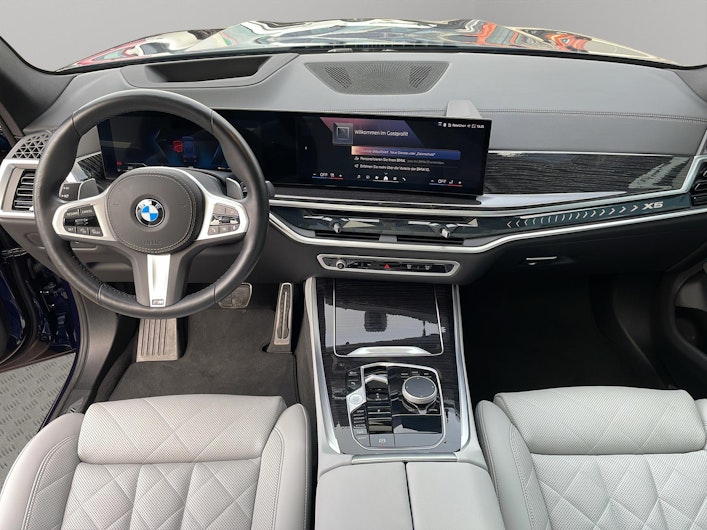 Vehicle image BMW X5