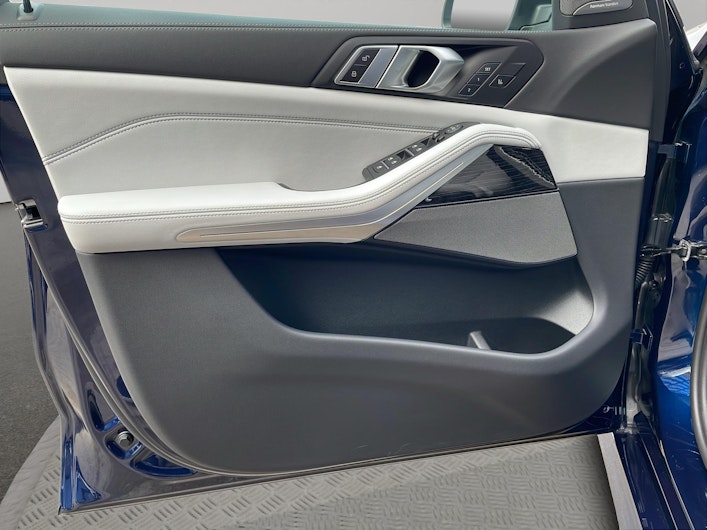 Vehicle image BMW X5