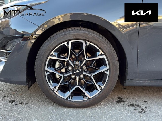 Vehicle image 15 Vehicle image 15