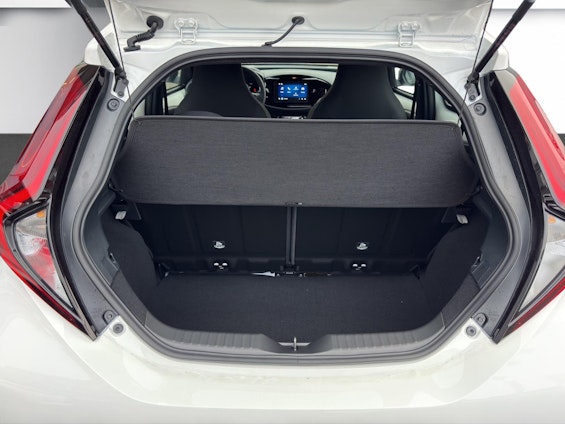 Vehicle image 17 Vehicle image 17