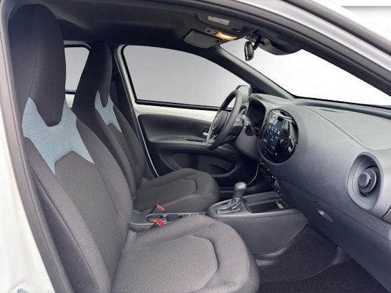 Vehicle image 14 Vehicle image 14