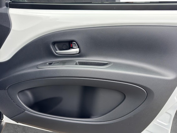 Vehicle image 15 Vehicle image 15