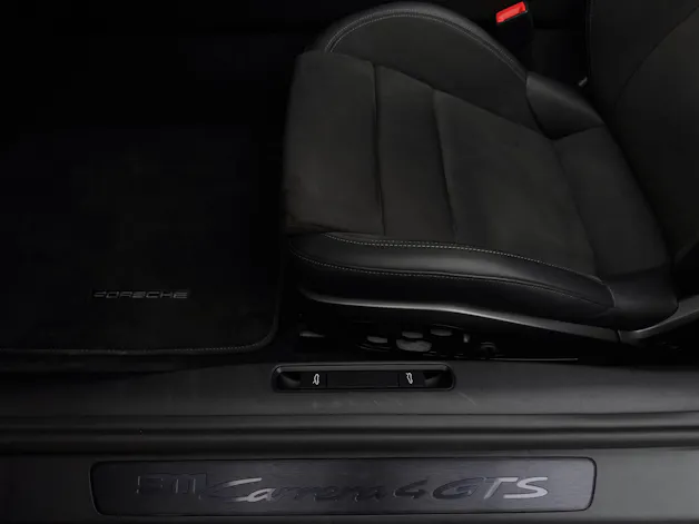 Porsche 911 Carrera 4 GTS Cabriolet