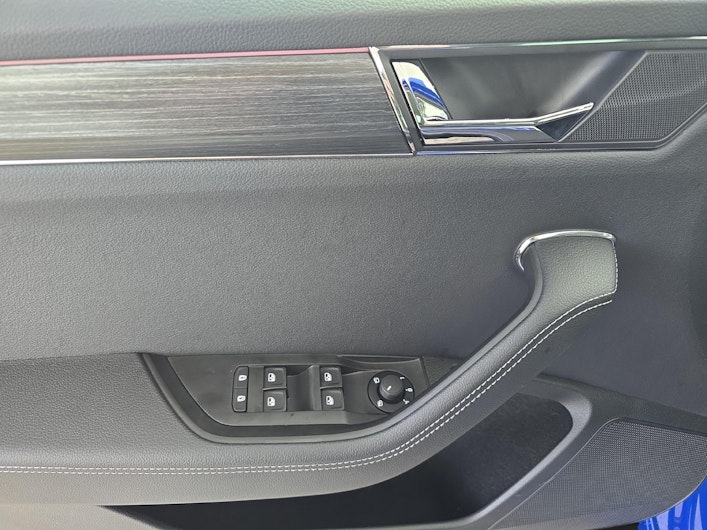 Vehicle image SKODA SUPERB