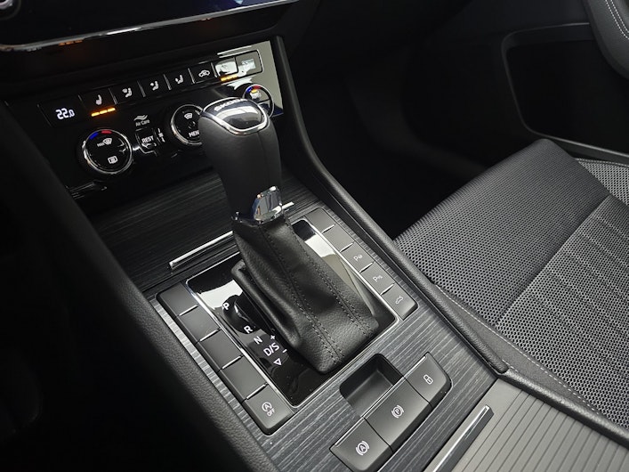 Vehicle image SKODA SUPERB