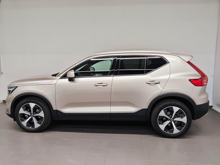 Vehicle image VOLVO XC40