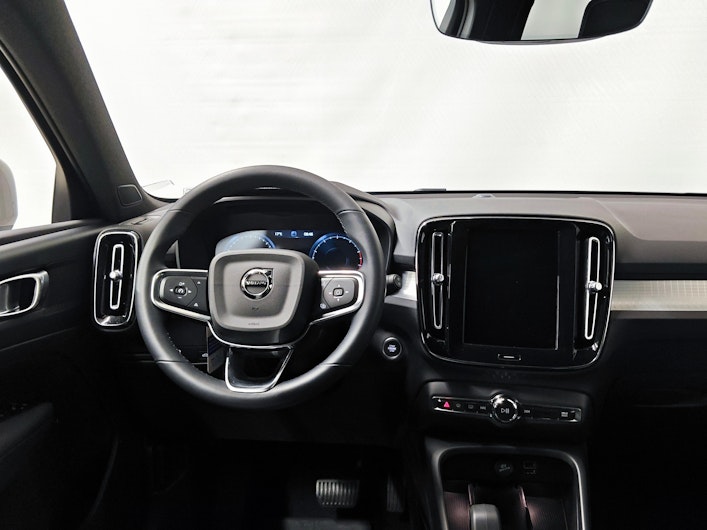 Vehicle image VOLVO XC40