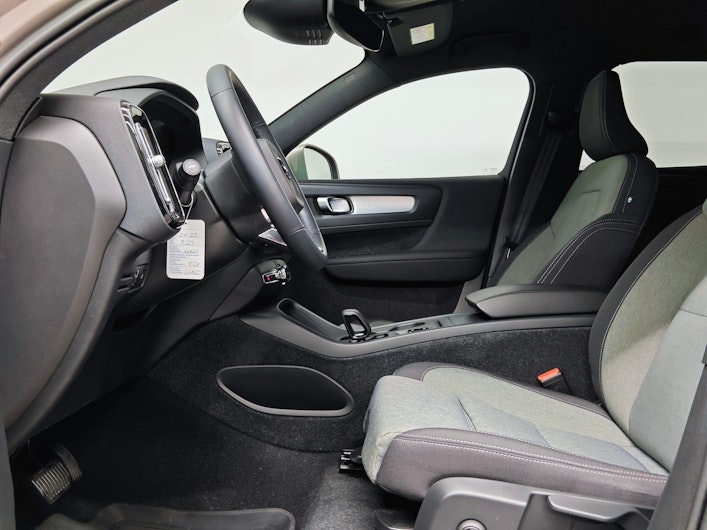 Vehicle image VOLVO XC40