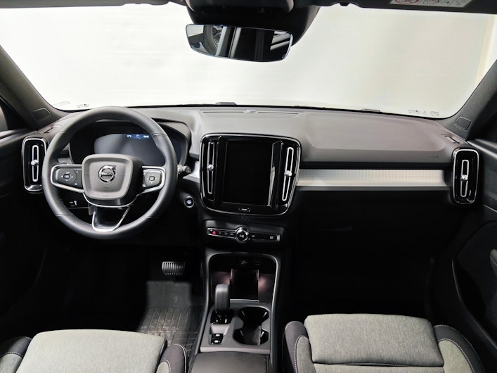 Vehicle image VOLVO XC40
