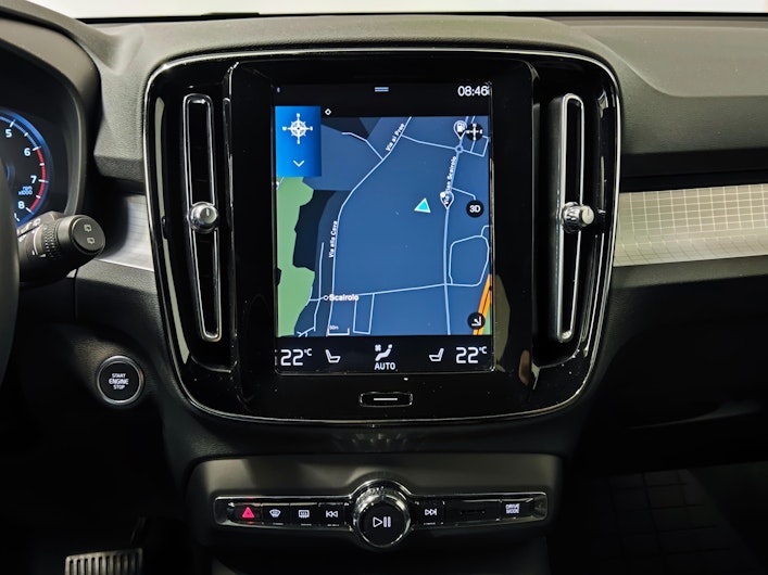 Vehicle image VOLVO XC40