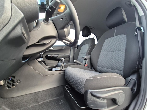 Vehicle image 4 Vehicle image 4