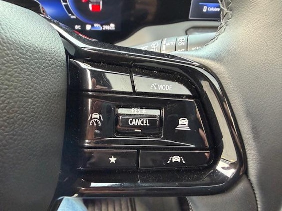 Vehicle image 19 Vehicle image 19