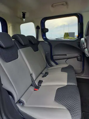 Ford Tourneo Courier 1.0 EcoB 100 Titanium